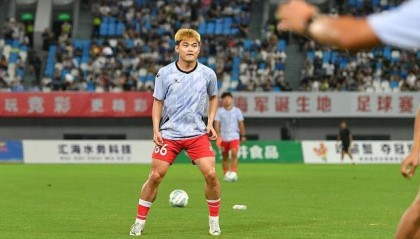 刘强东，现身苏超球场