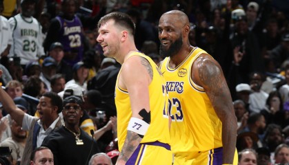 詹姆斯：卢卡不需要为我改变比赛方式 我们会围绕他调整|湖人|新奥尔良鹈鹕队|洛杉矶湖人队|卢卡-东契奇|卢卡·东契奇_新浪体育_新浪新闻