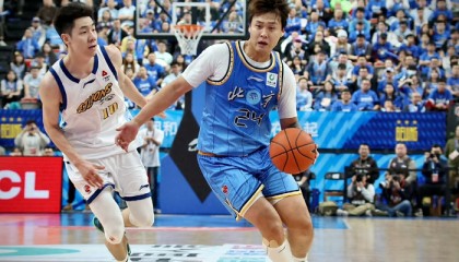 3分险胜，广厦双杀北京队！孙铭徽13+11怒吼庆祝，曾凡博10中2|浙江广厦|联赛|北京首钢|广东男篮|陈盈骏_新浪体育_新浪新闻